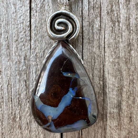 Boulder Opal Holds Earth, Water and Fire Elements. Brings a Zest Life. - Picture 3 of 9